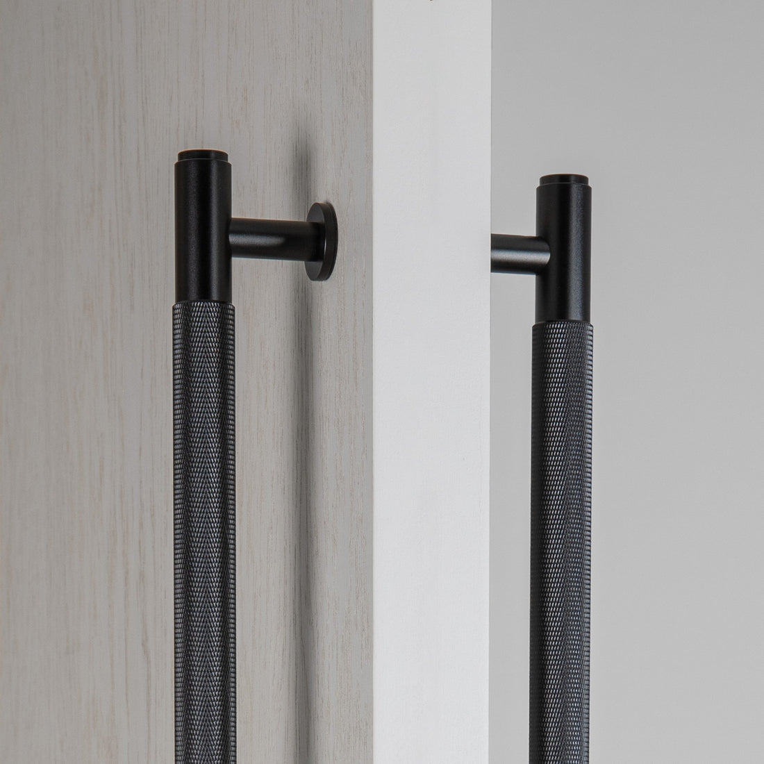 CLOSET BAR / DOBBELTSIDET / CROSS / SORT