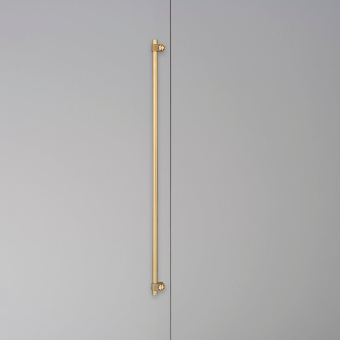 CLOSET BAR / CAST / MESSING