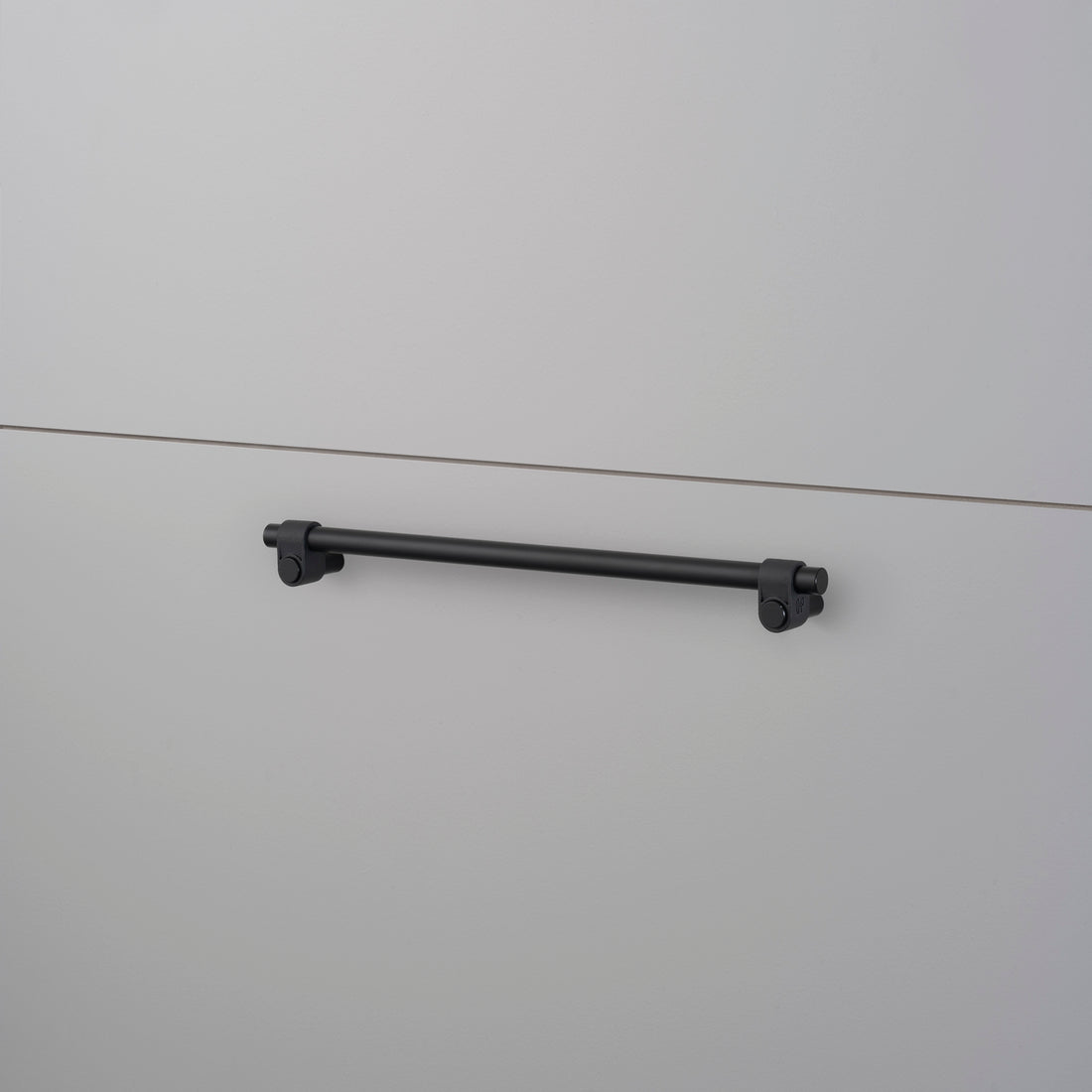 PULL BAR / CAST / SVEJSER SORT / MEDIUM