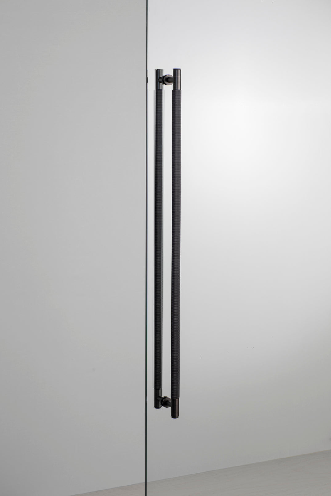 CLOSET BAR / DOBBELT-SIDET / CROSS / SMOKED BRONZE