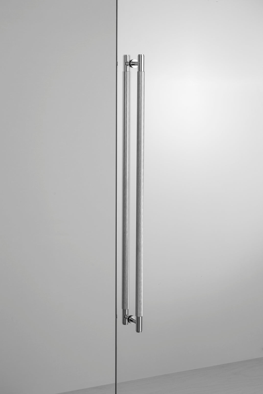 CLOSET BAR / DOBBELT-SIDET / CROSS / STEEL