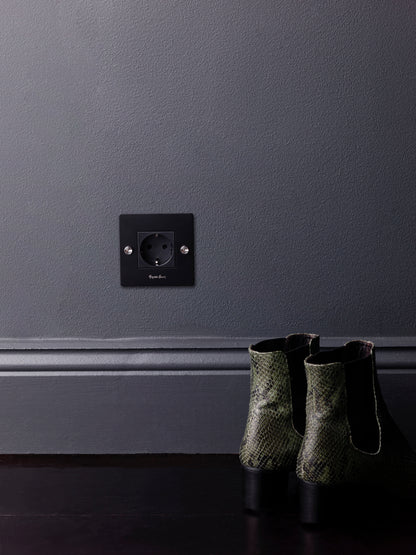 EU 1G SOCKET / SCHUKO TYPE F / CROSS