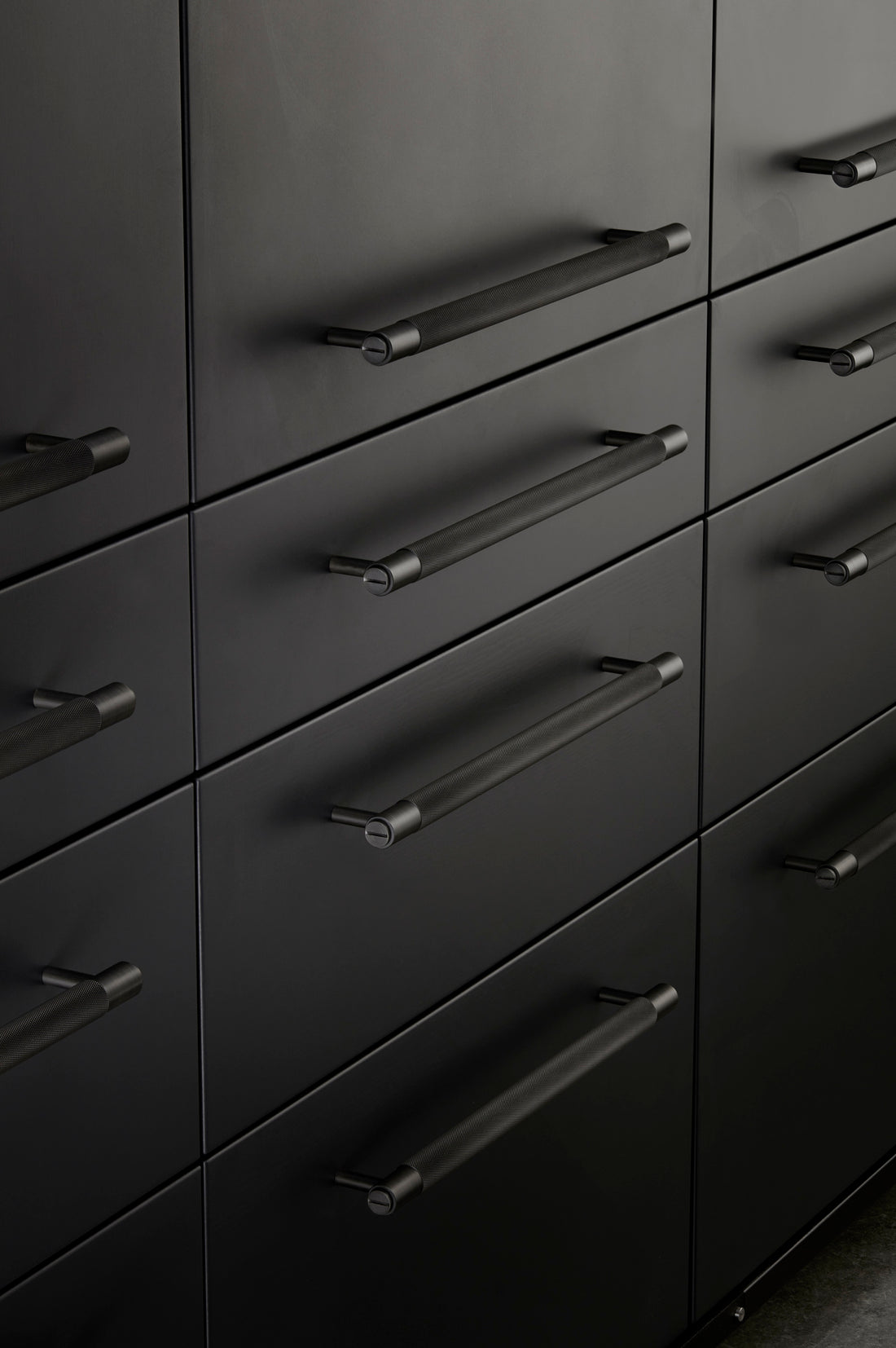 PULL BAR / CROSS / SMOKED BRONZE