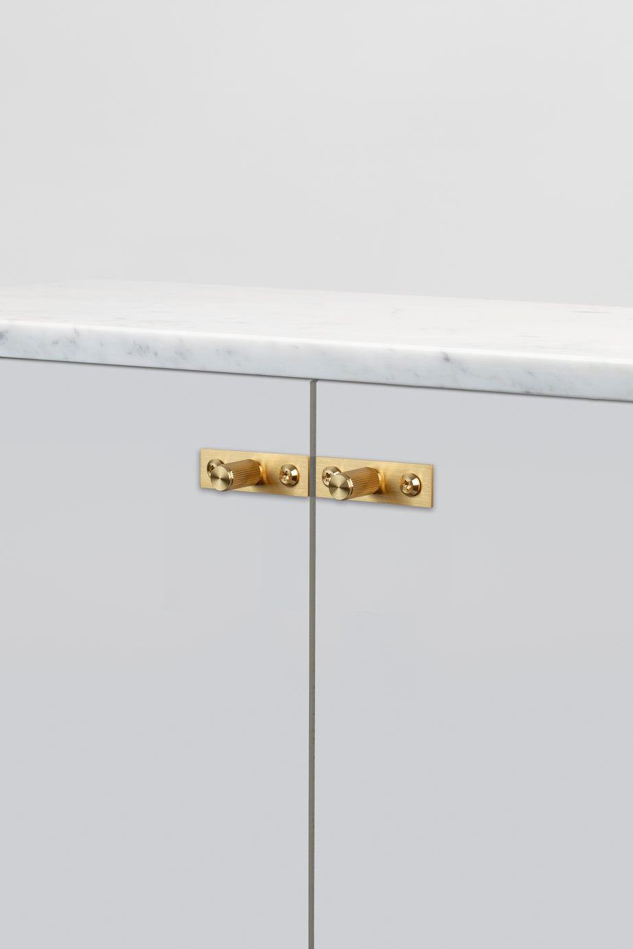 MØBELKNOP / PLATE / LINEAR / MESSING