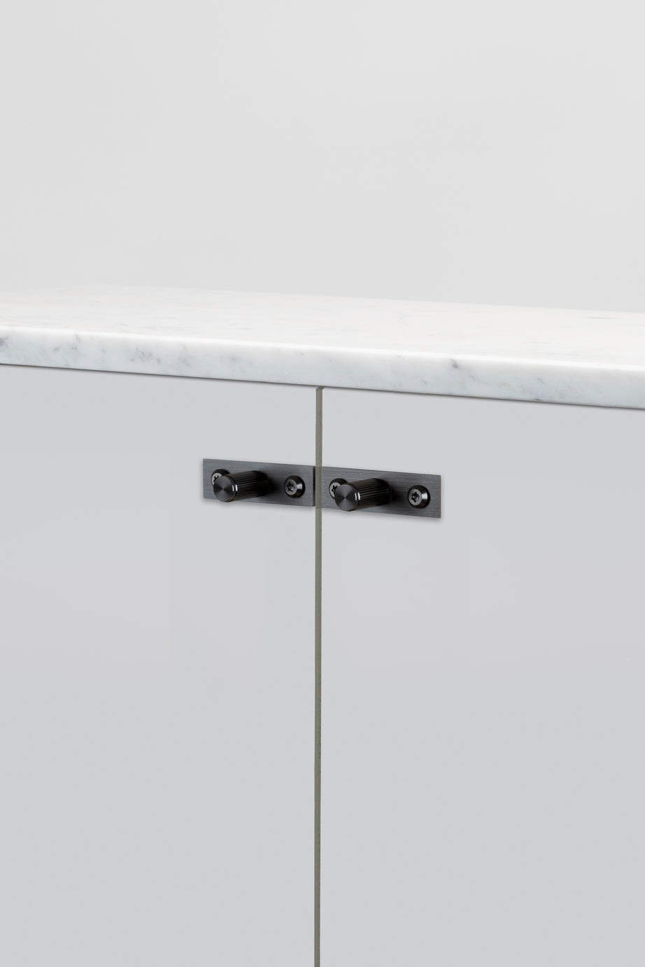 MØBELKNOP / PLATE / LINEAR / GUN METAL