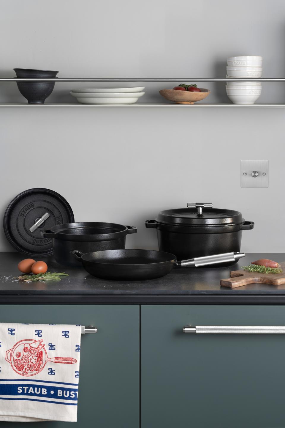 COKOTTE 28CM / 11,02 TOMMER / STAUB / SORT