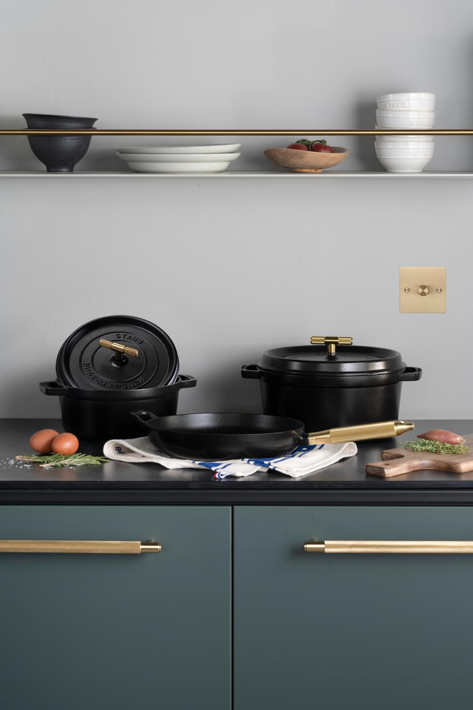 COKOTTE 28CM / 11,02 TOMMER / STAUB / SORT