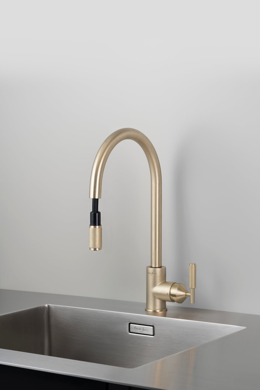 VANDHANE / BLANDINGSBATTERI MED UDTRÆKSSLANGE / CROSS / MESSING