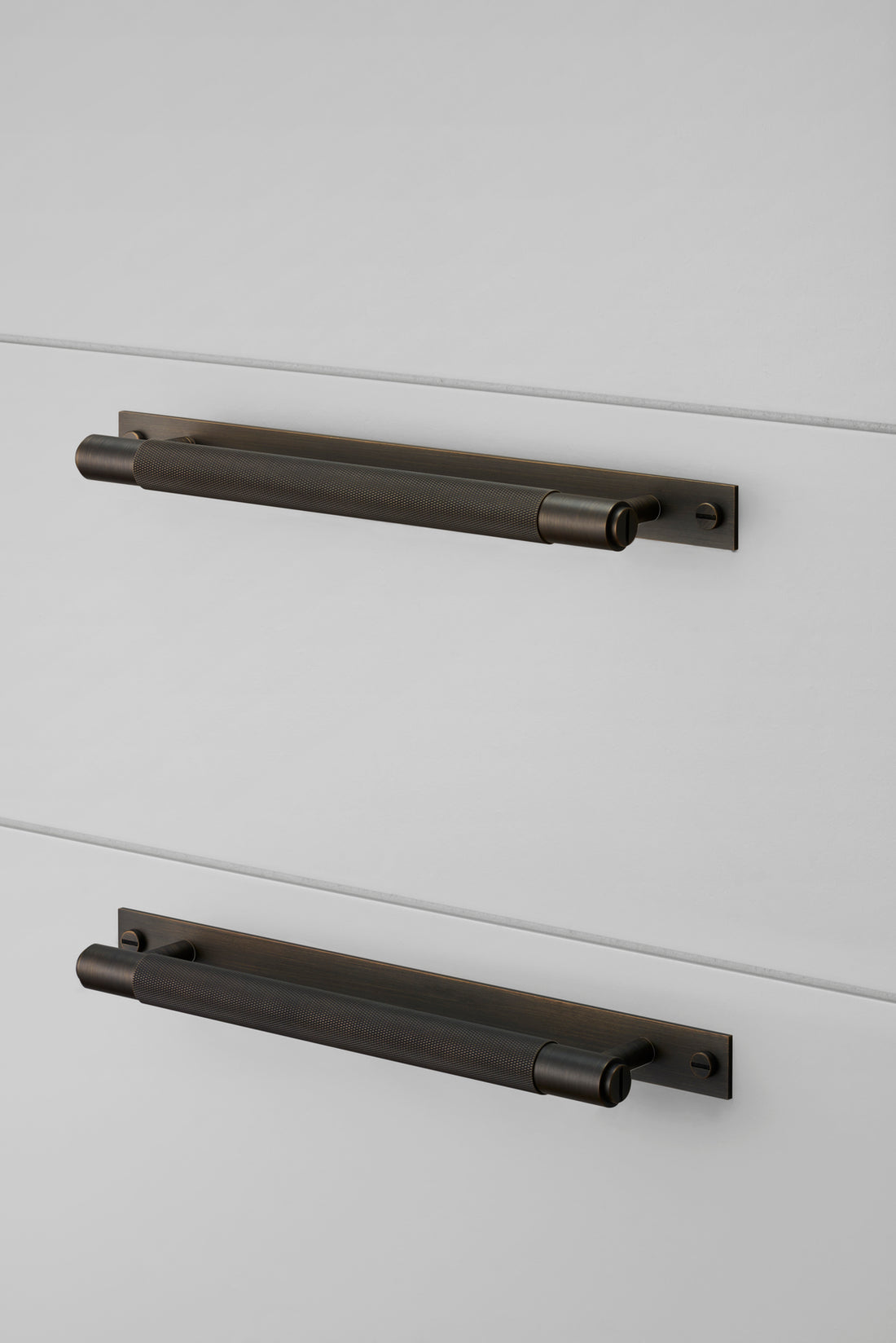 PULL BAR / PLATE / CROSS / SMOKED BRONZE