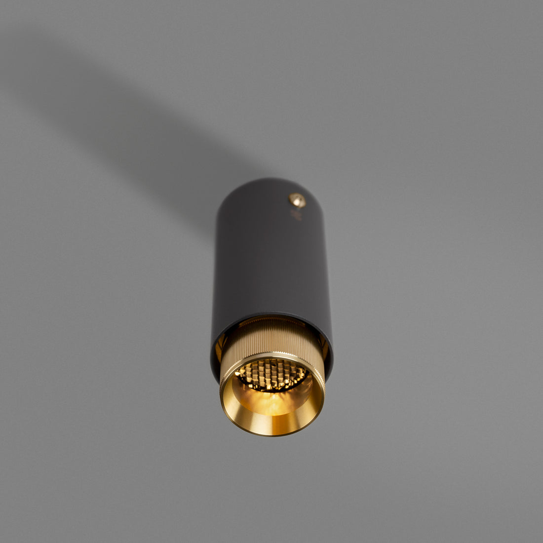 EXHAUST SURFACE / LINEAR / GRAPHITE / MESSING