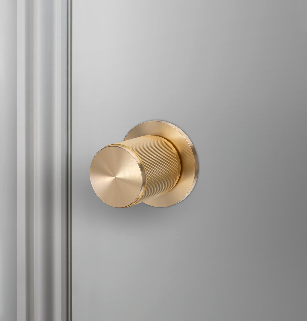 DOOR KNOB / LINEAR / BRASS