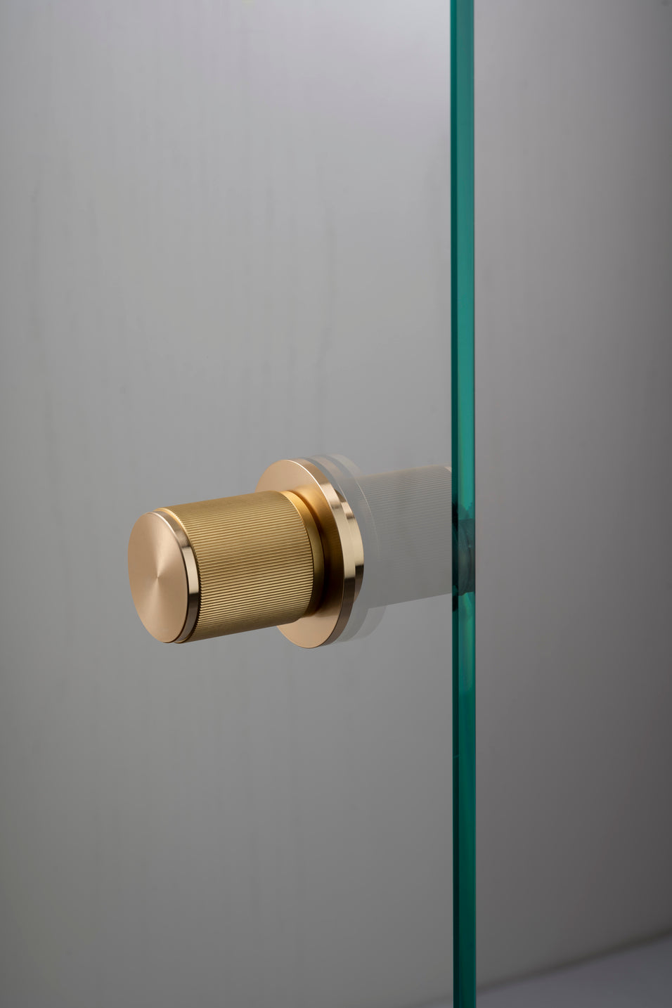 DOOR KNOB / LINEAR / BRASS