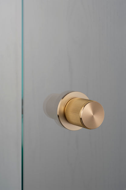 DOOR KNOB / LINEAR / BRASS