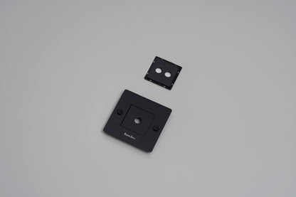 1G-frontplade / Med infills / Sort