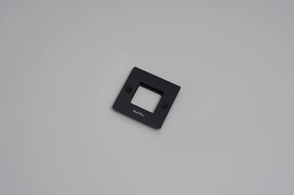 1G-frontplade / Uden infills / Sort