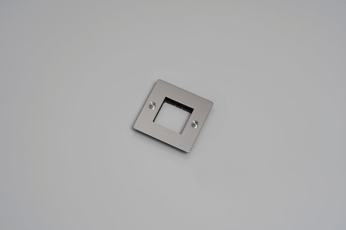 1G wall plate / Without infills / Steel