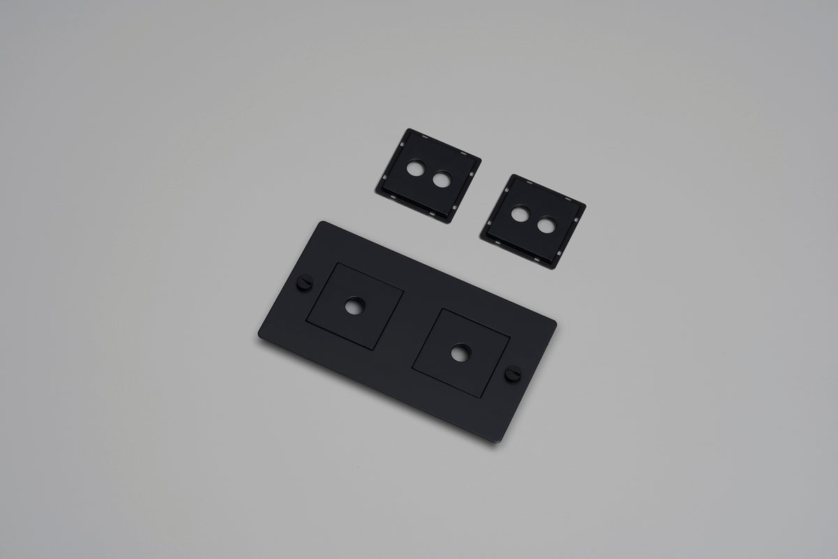 2G WALL PLATE / HORIZONTAL / WITH INFILLS / NON-LOGO / BLACK
