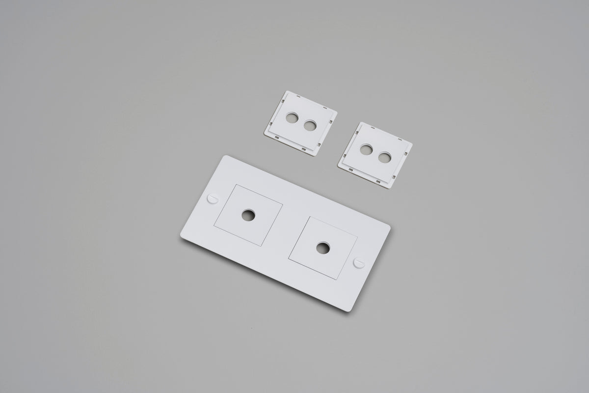 2G WALL PLATE / HORIZONTAL / WITH INFILLS / NON-LOGO / WHITE