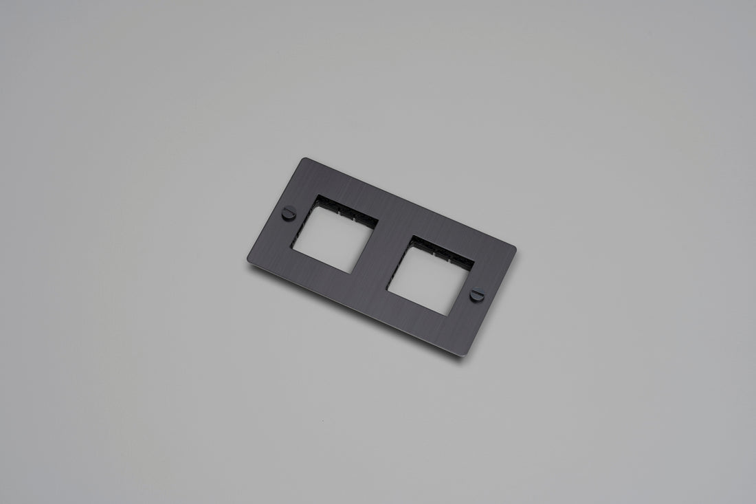 2G VÆGPLADE / HORISONTAL / INGEN FYLDNINGER / IKKE-LOGO / RØGET BRONZE