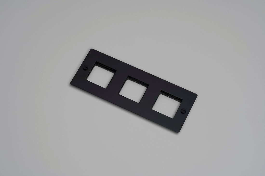 Buster + Punch 3G wall plate, horizontal, no infills, black