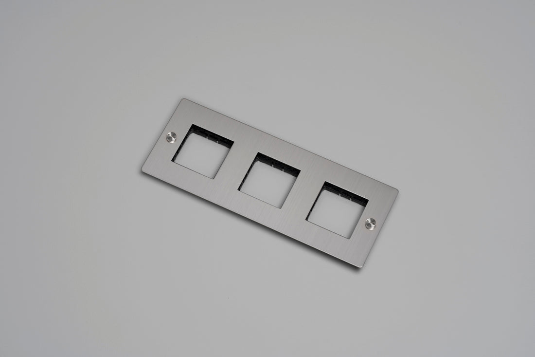 Buster + Punch 3G wall plate, horizontal, no infills, steel
