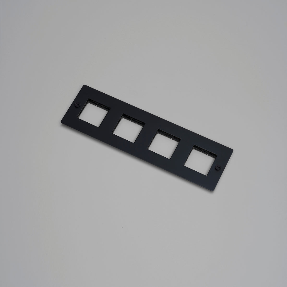 Buster + Punch 4G wall plate, horizontal, no infills, black