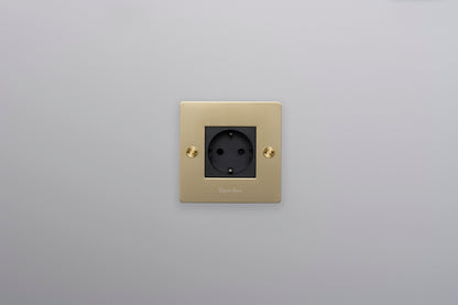 EU 1G SOCKET / SCHUKO TYPE F / CROSS