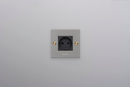 EU 1G SOCKET / SCHUKO TYPE F / CROSS