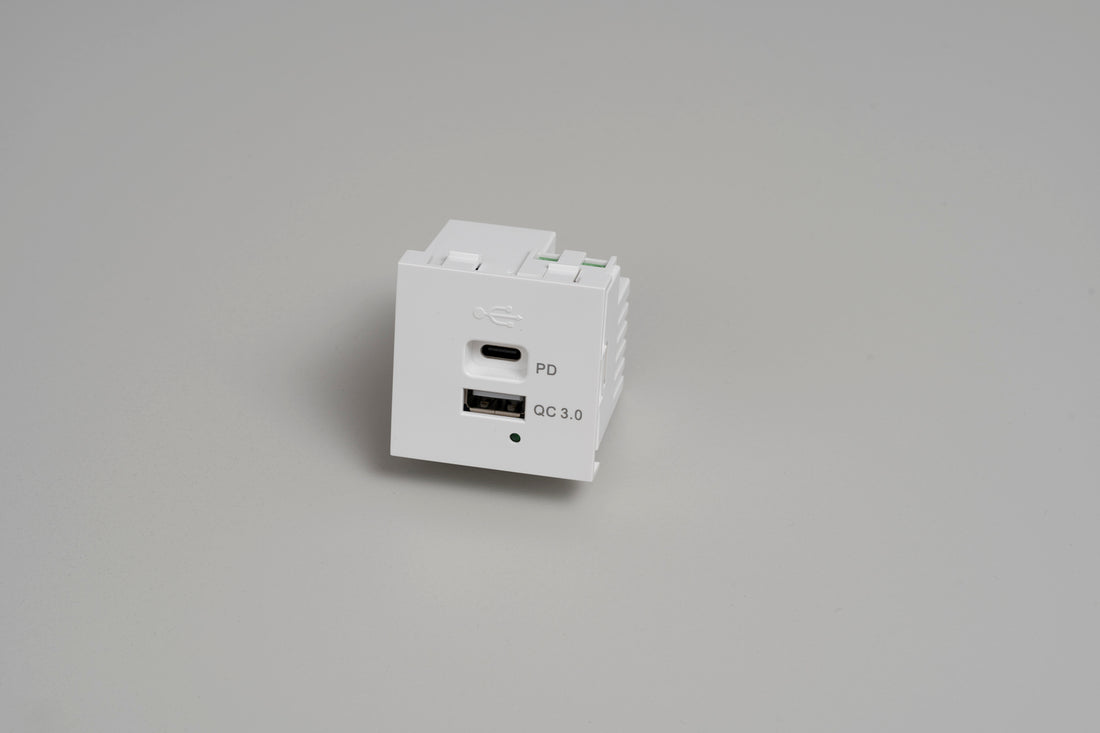 USB-MODUL / USB A + C HURTIG OPLADNING / 45 MM / HVID