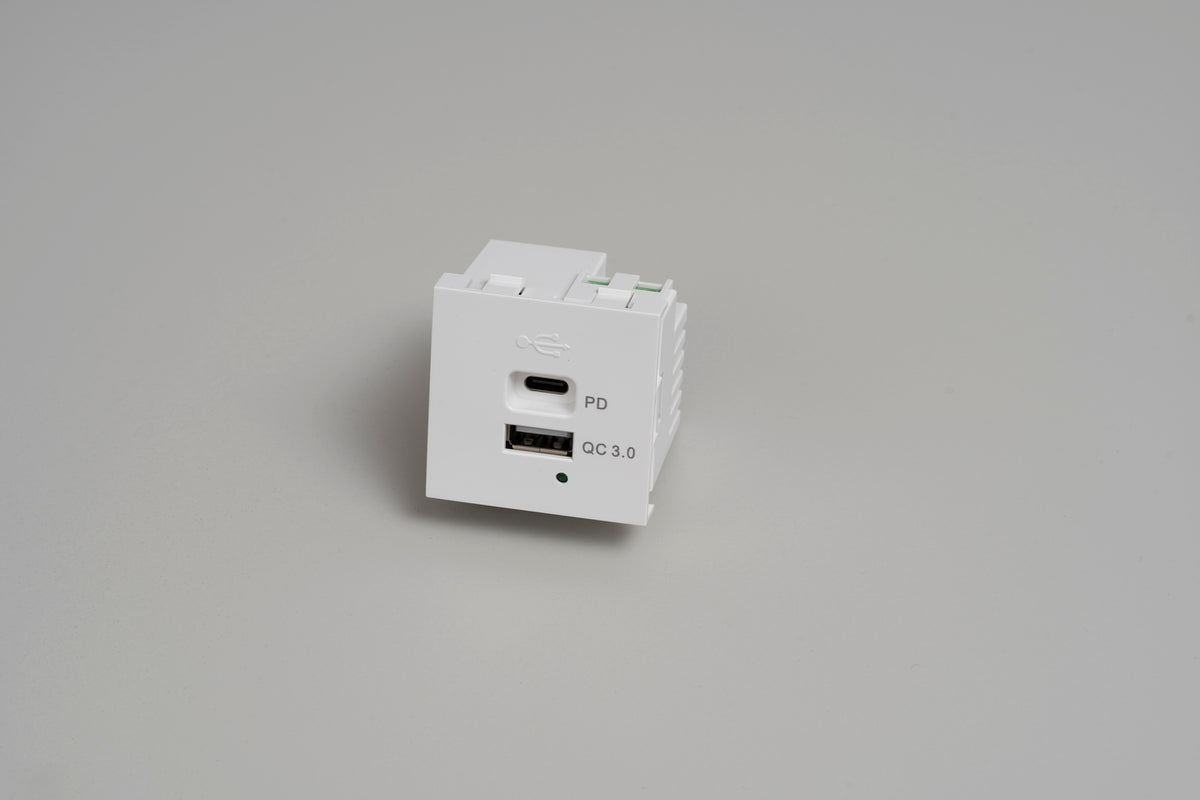 USB-MODUL / USB A + C HURTIG OPLADNING / 45 MM / HVID