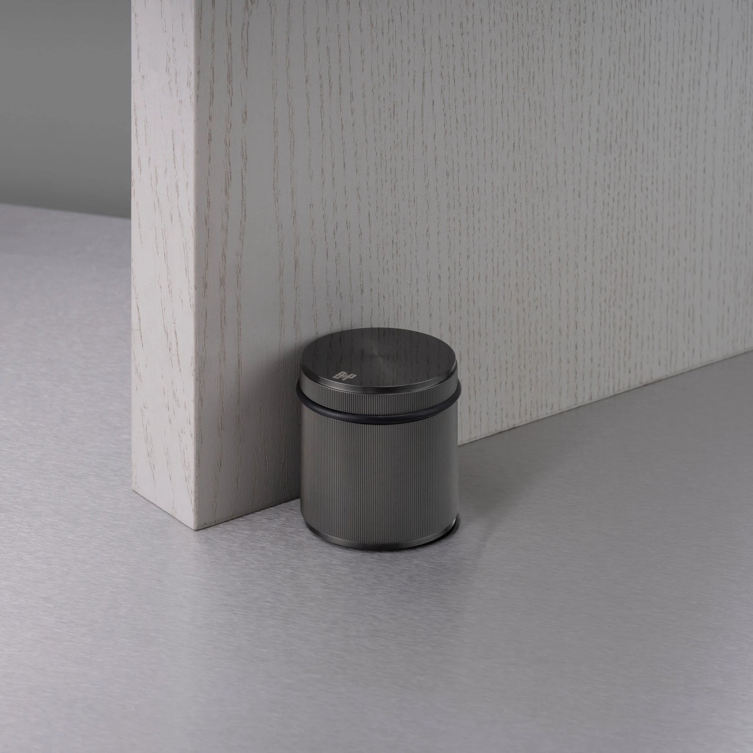 DØRSTOPPER / FRITSTÅENDE / GUN METAL