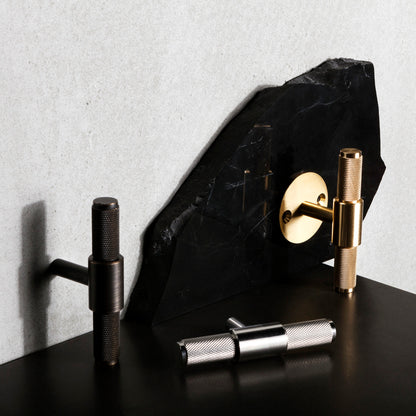 T-BAR / CROSS / SMOKED BRONZE