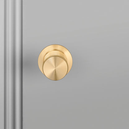 DOOR KNOB / LINEAR / BRASS