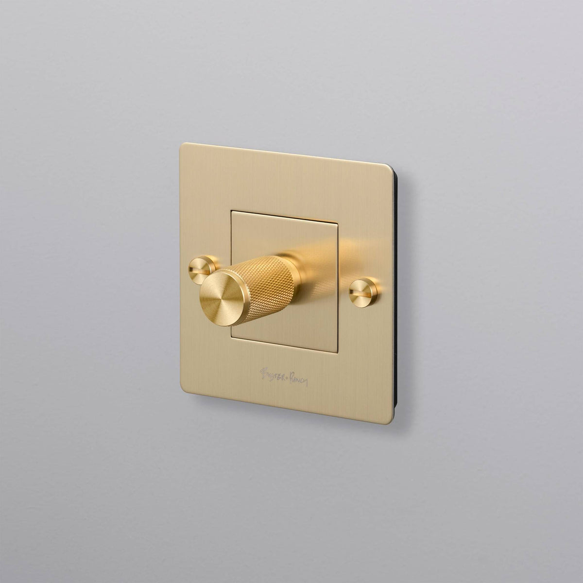 1G dimmer / 250W LED / Retractive – Brass