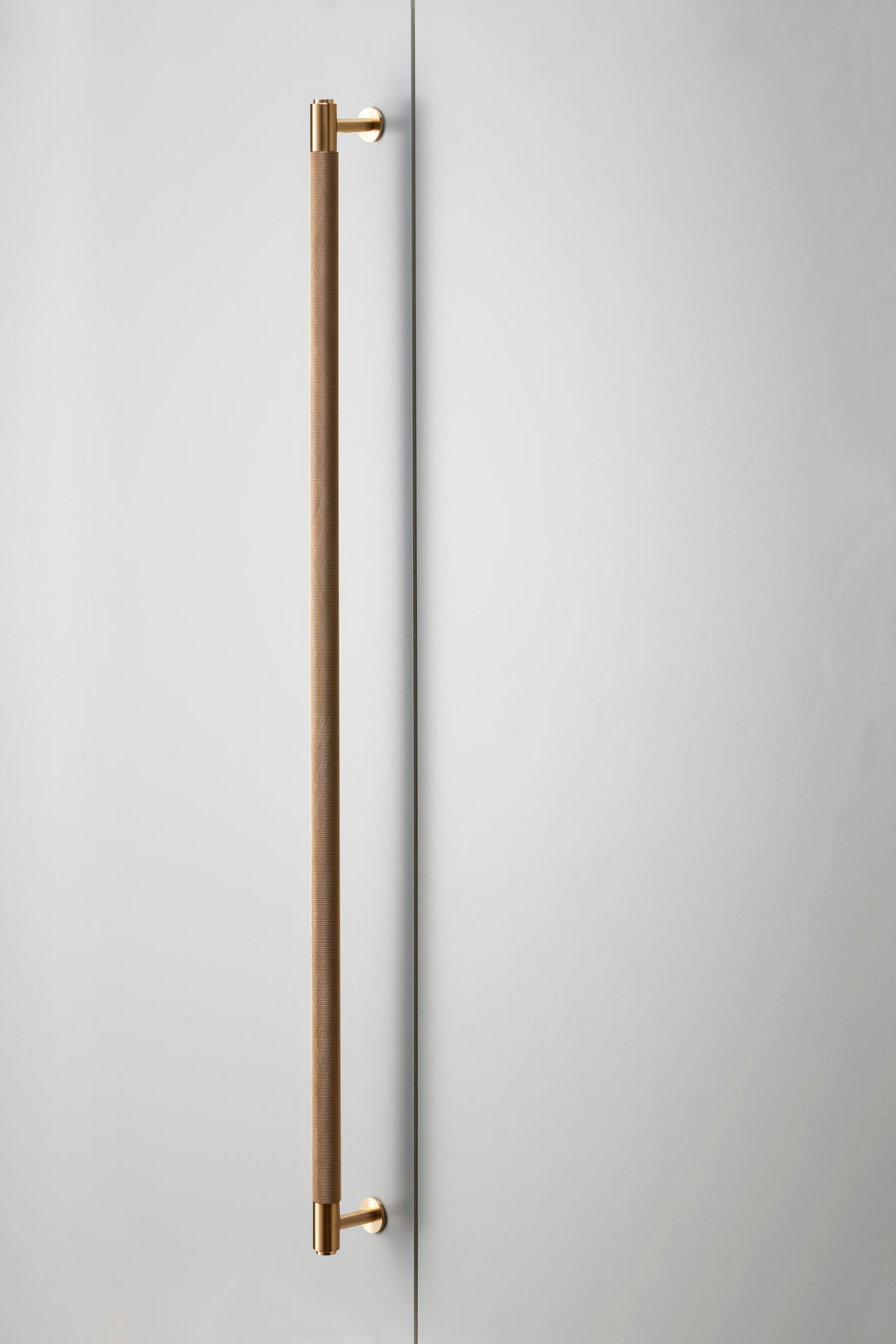 CLOSET BAR / CROSS / MESSING