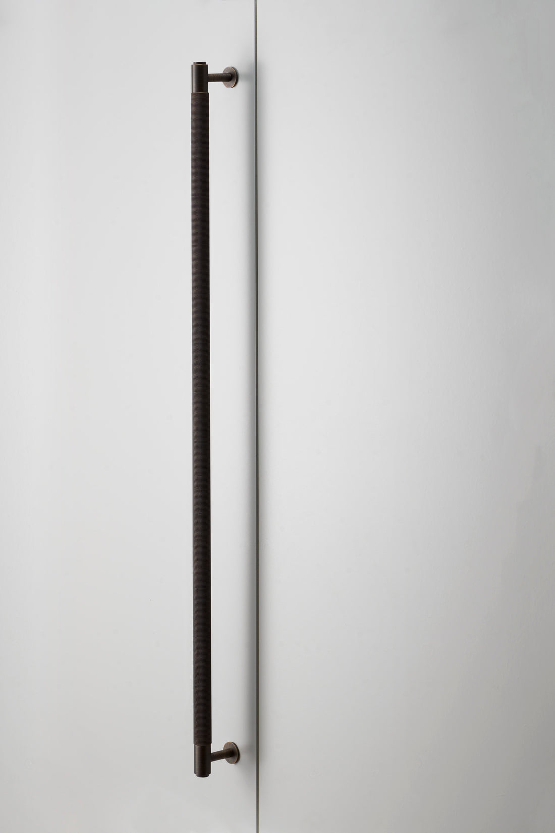 CLOSET BAR / CROSS / SMOKED BRONZE