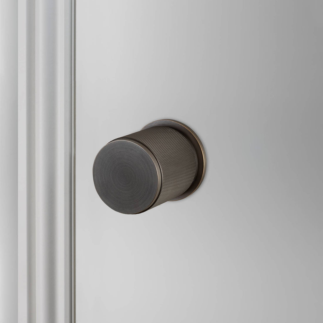 Buster + Punch door knob set / cross – smoked bronze