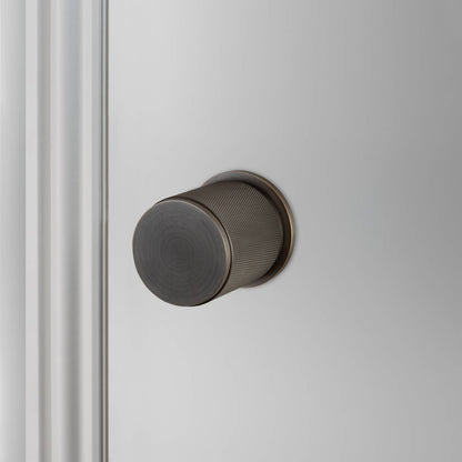 Buster + Punch door knob set / cross – smoked bronze
