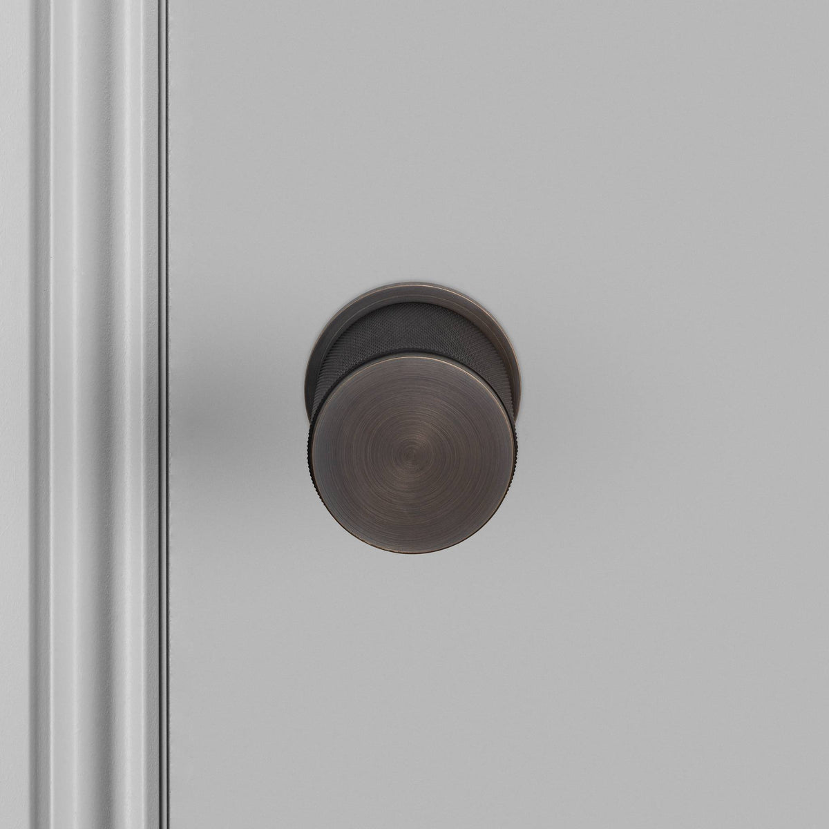Buster + Punch door knob set / cross – smoked bronze