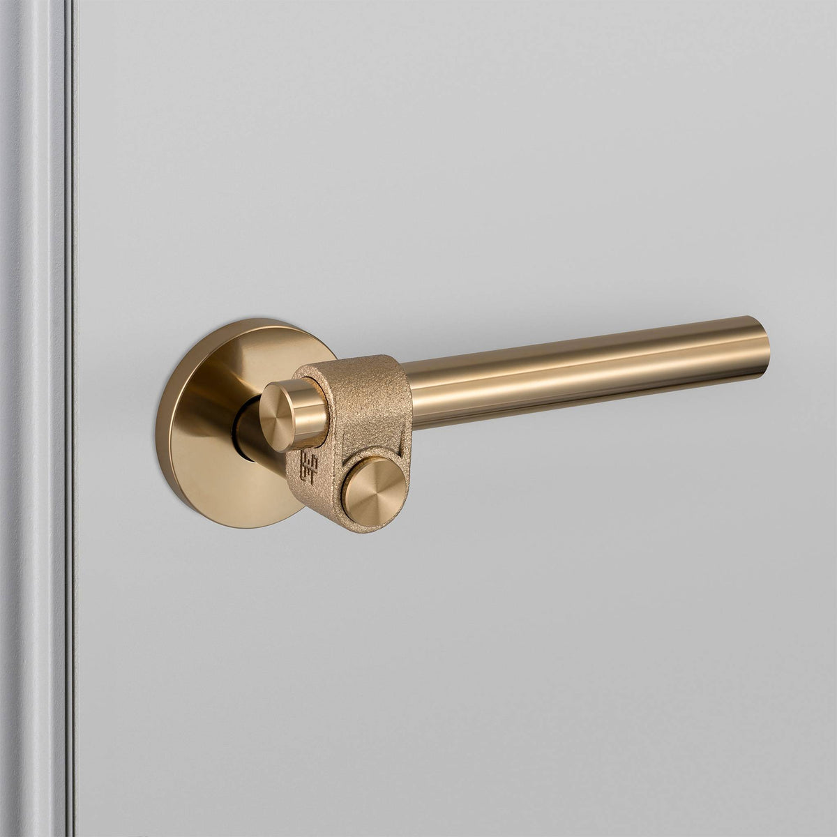 Buster + Punch Cast sprung door handle set in brass – view 3