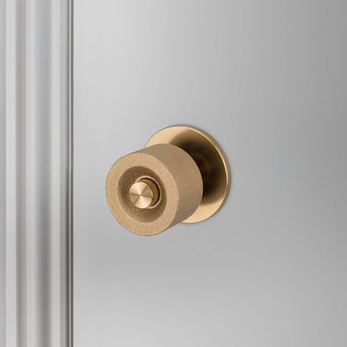 Buster + Punch door knob set / cast – brass