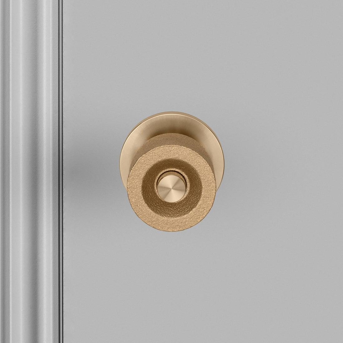 Buster + Punch door knob set / cast – brass