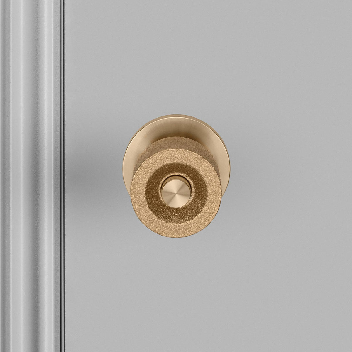 Buster + Punch door knob set / cast – brass