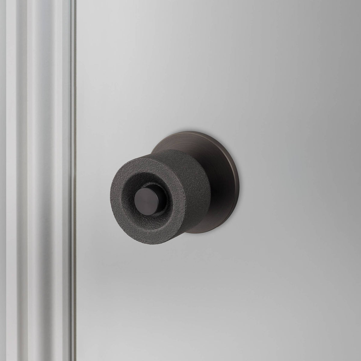 Buster + Punch door knob set / cast – smoked bronze