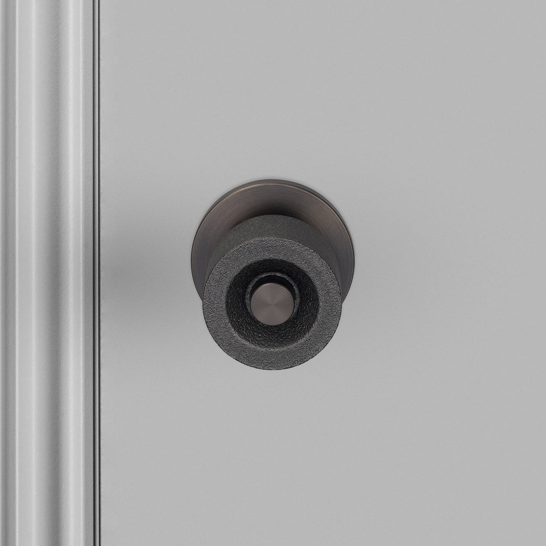 Buster + Punch door knob set / cast – smoked bronze