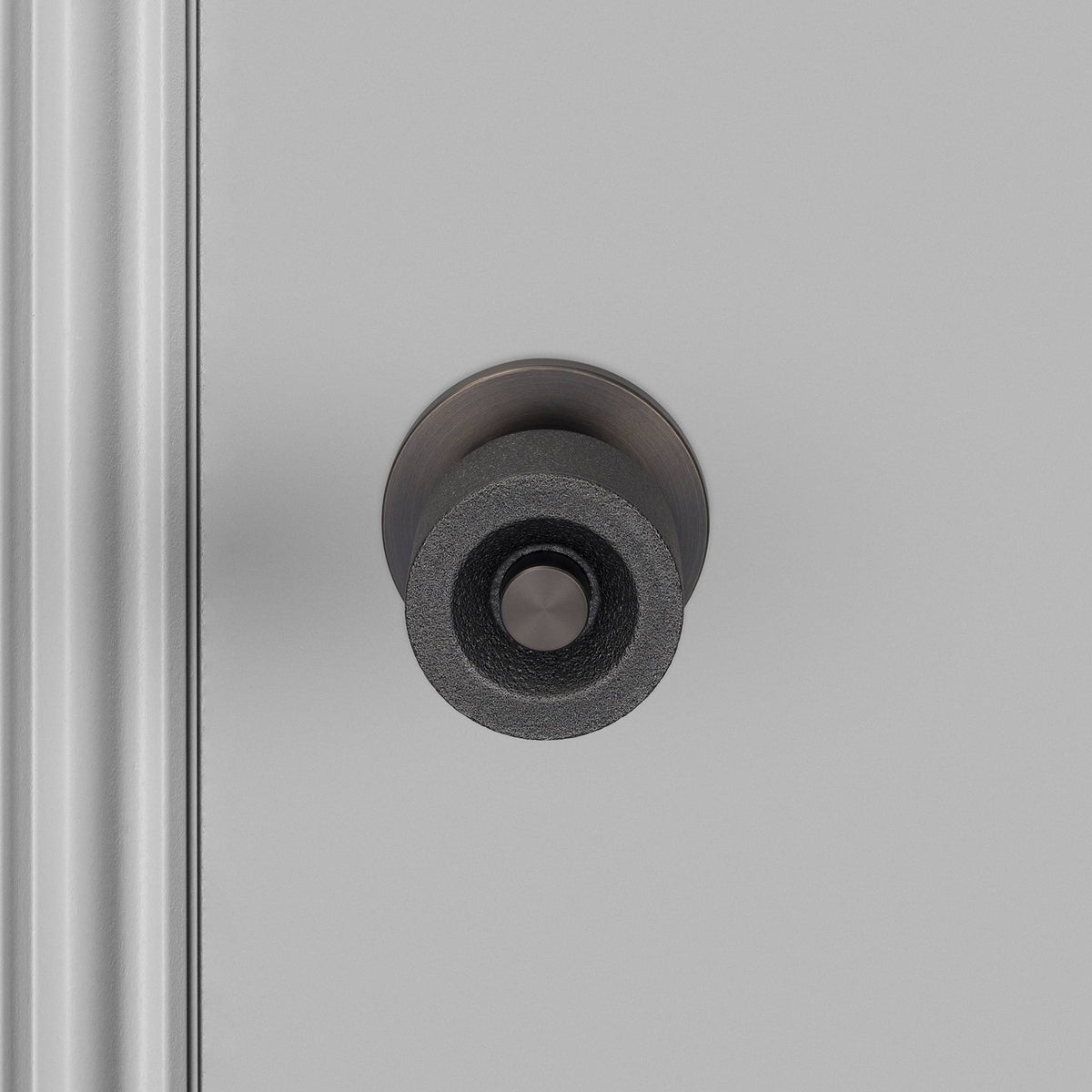 Buster + Punch door knob set / cast – smoked bronze