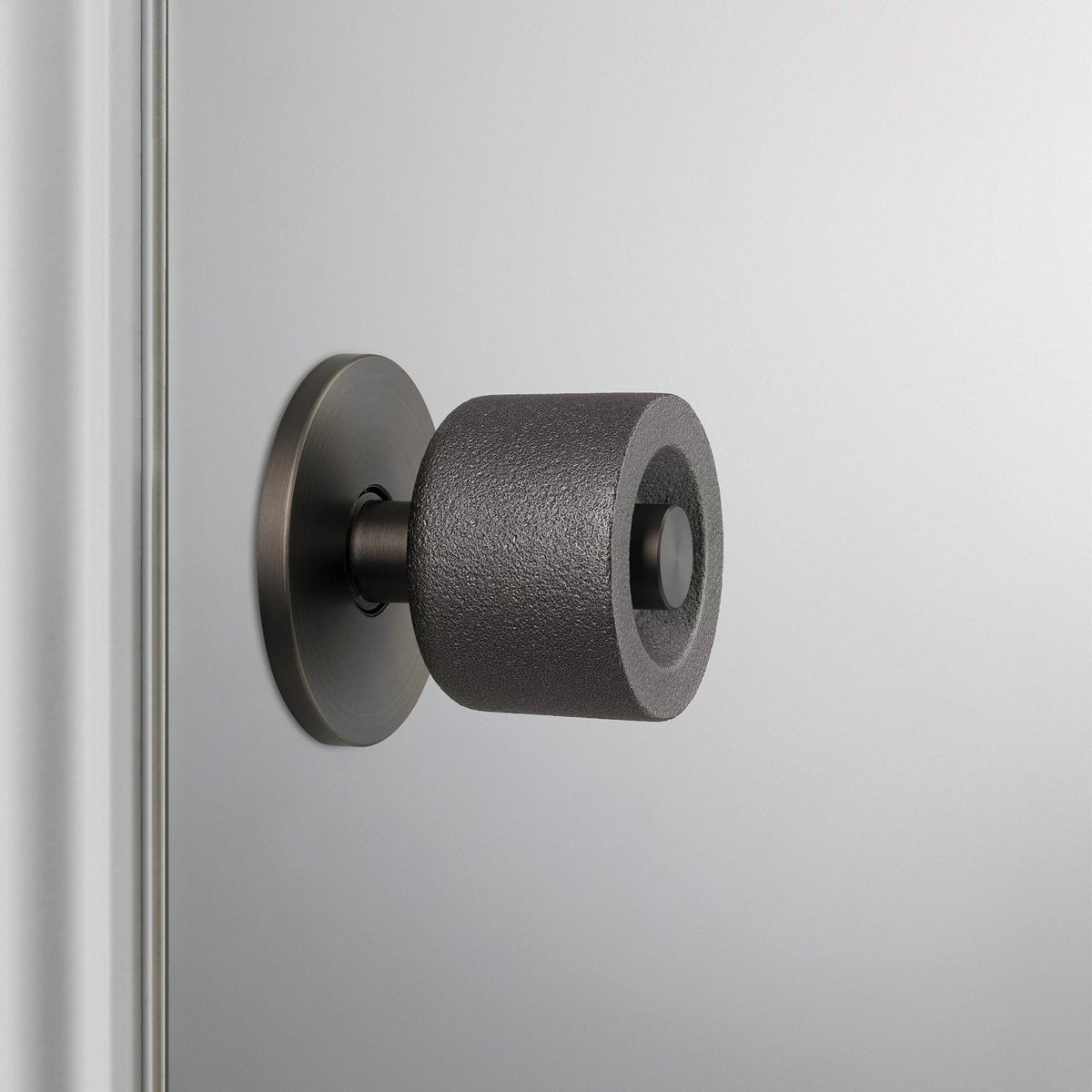 Buster + Punch door knob set / cast – smoked bronze