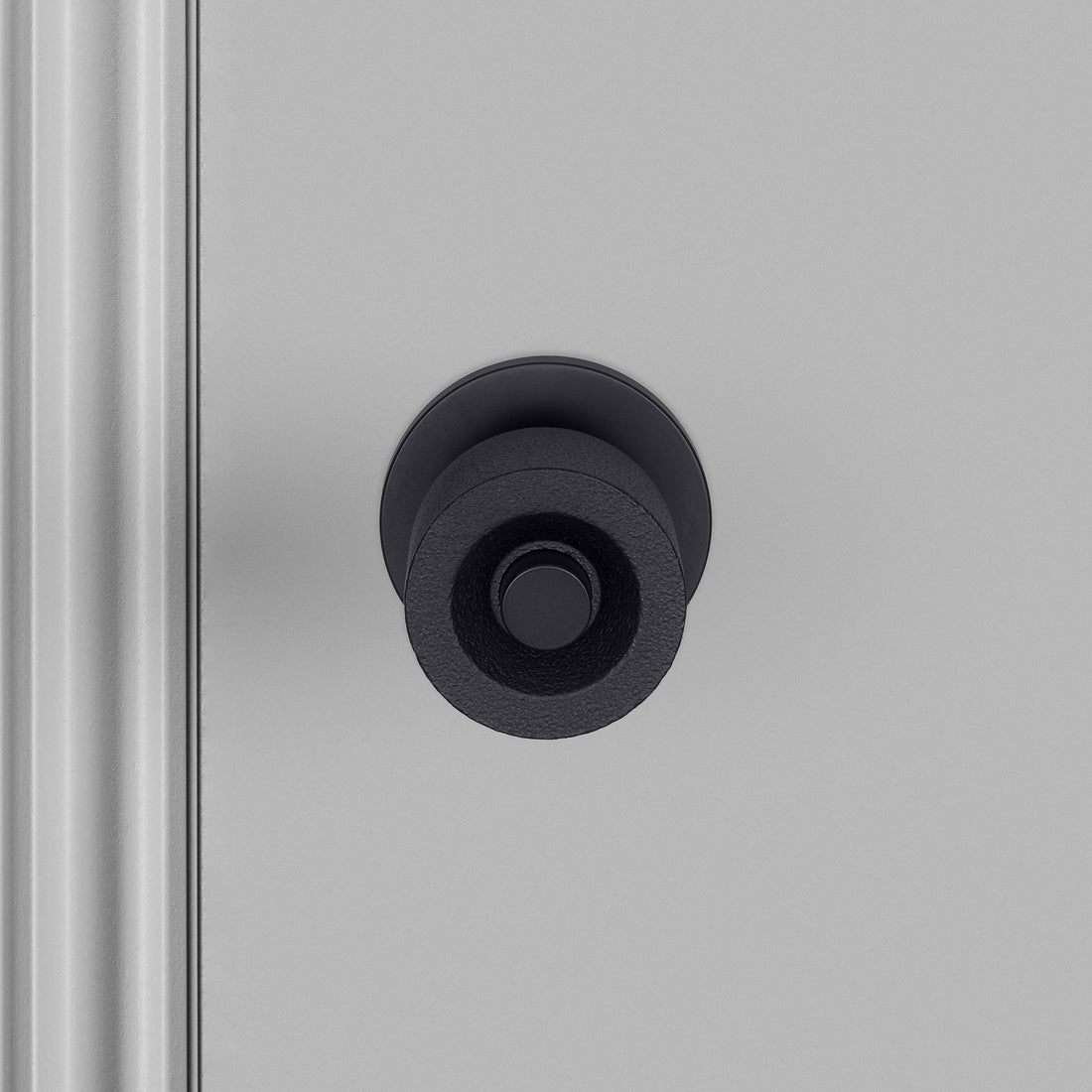 Buster + Punch door knob set / cast – welders black