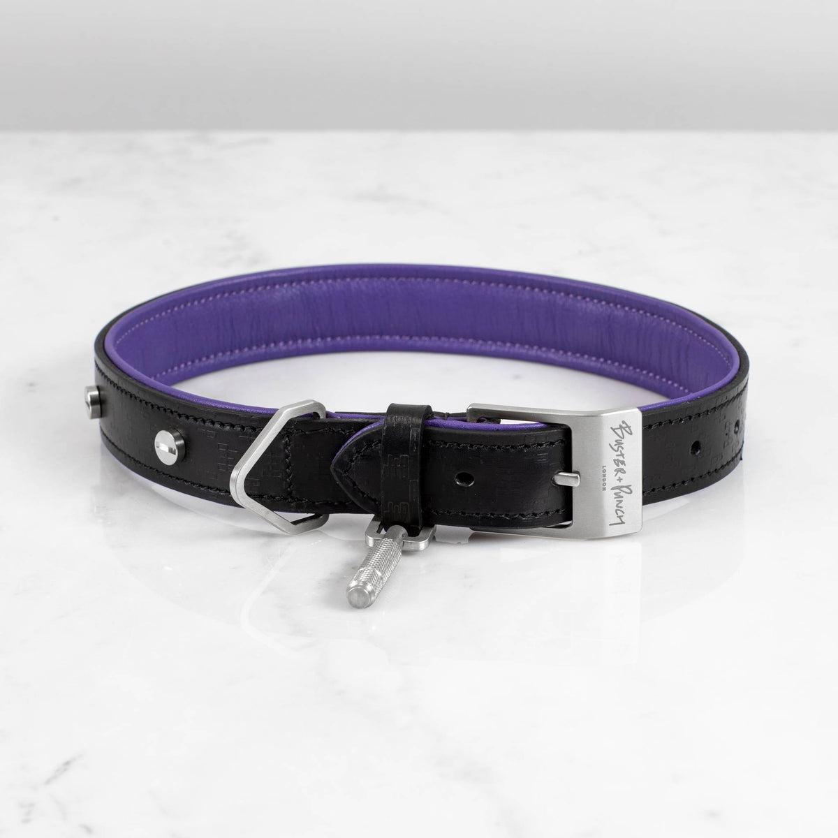 Dog collar / Cross / Black and purple – Steel / X-Large